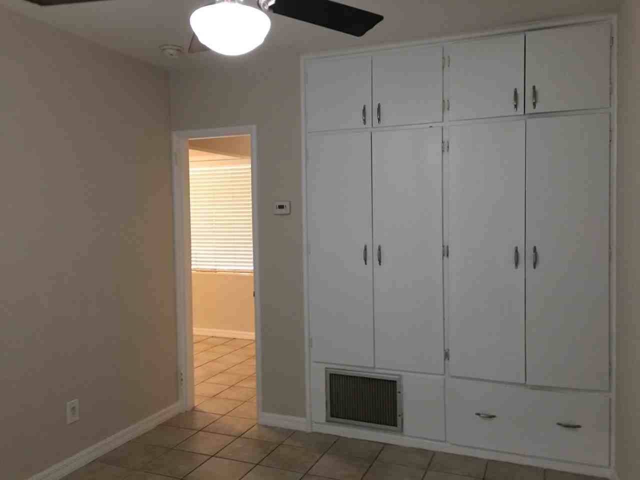 2113 NE 9th Ave - Photo 6 of 16