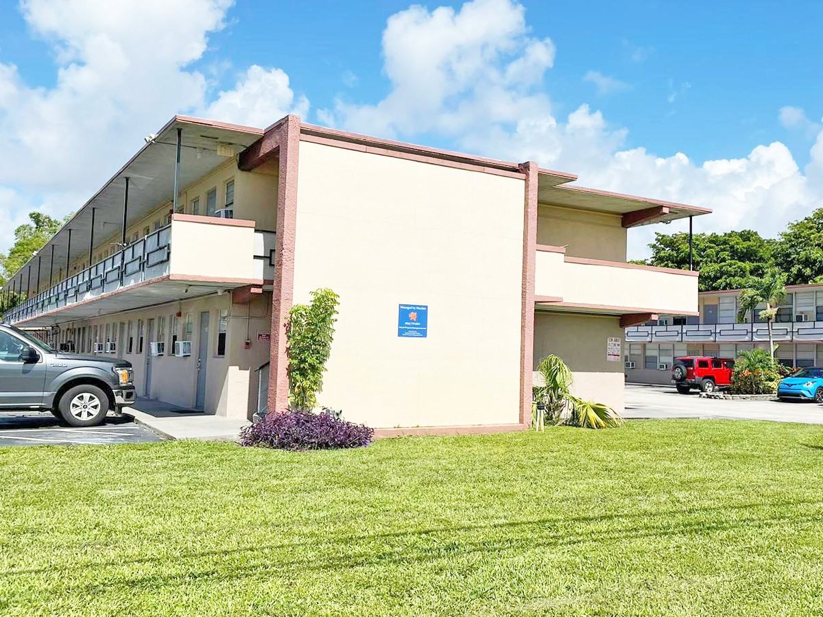 4611 South Congress Avenue - Photo 4 of 17