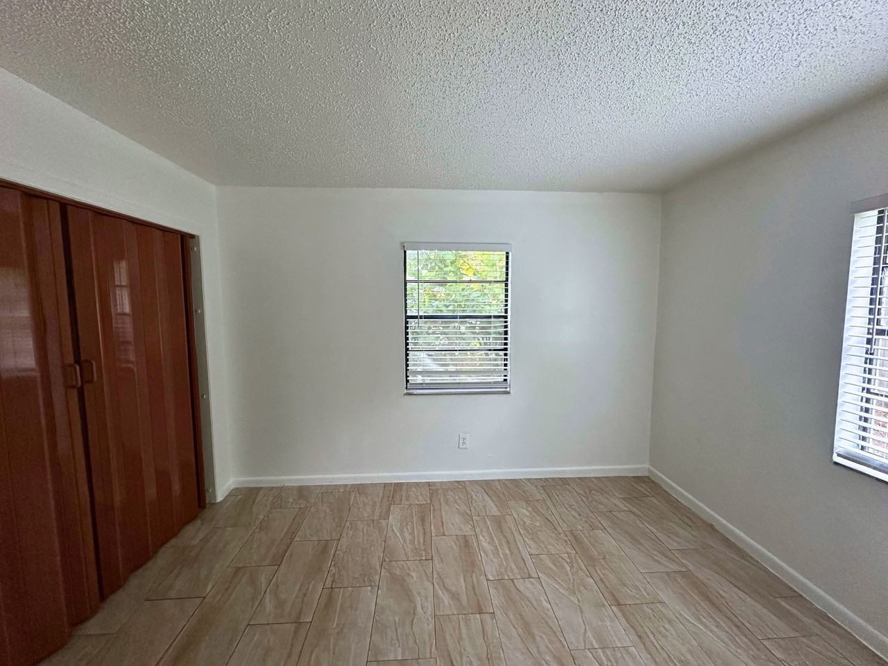 914 South Federal Highway - Photo 3 of 18