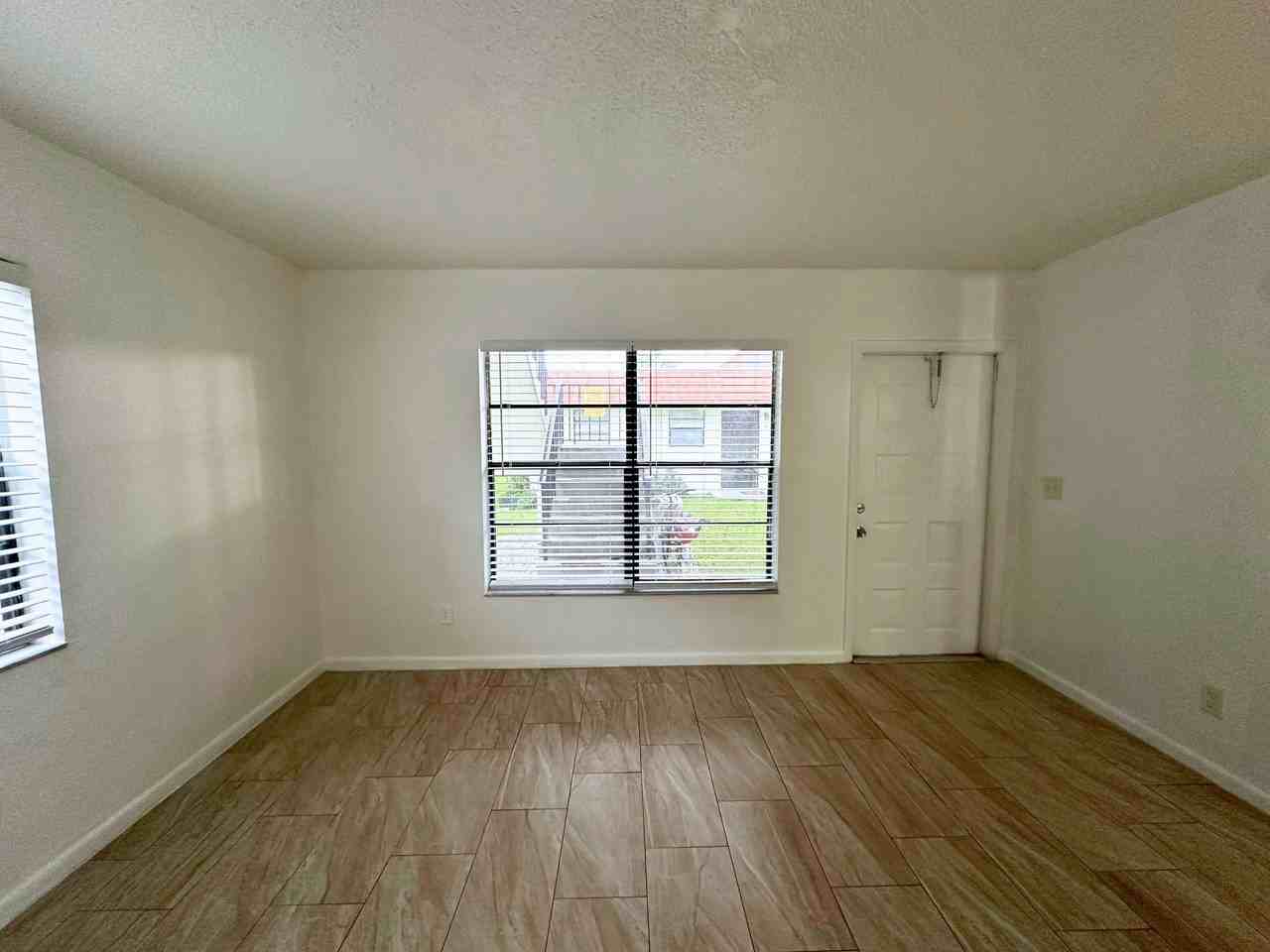 914 South Federal Highway - Photo 6 of 18