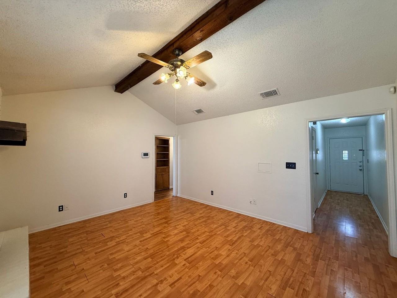 121 Chestnut Dr - Photo 3 of 19