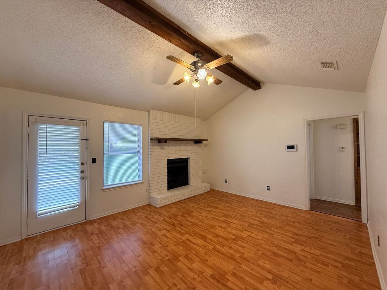 121 Chestnut Dr - Photo 4 of 19