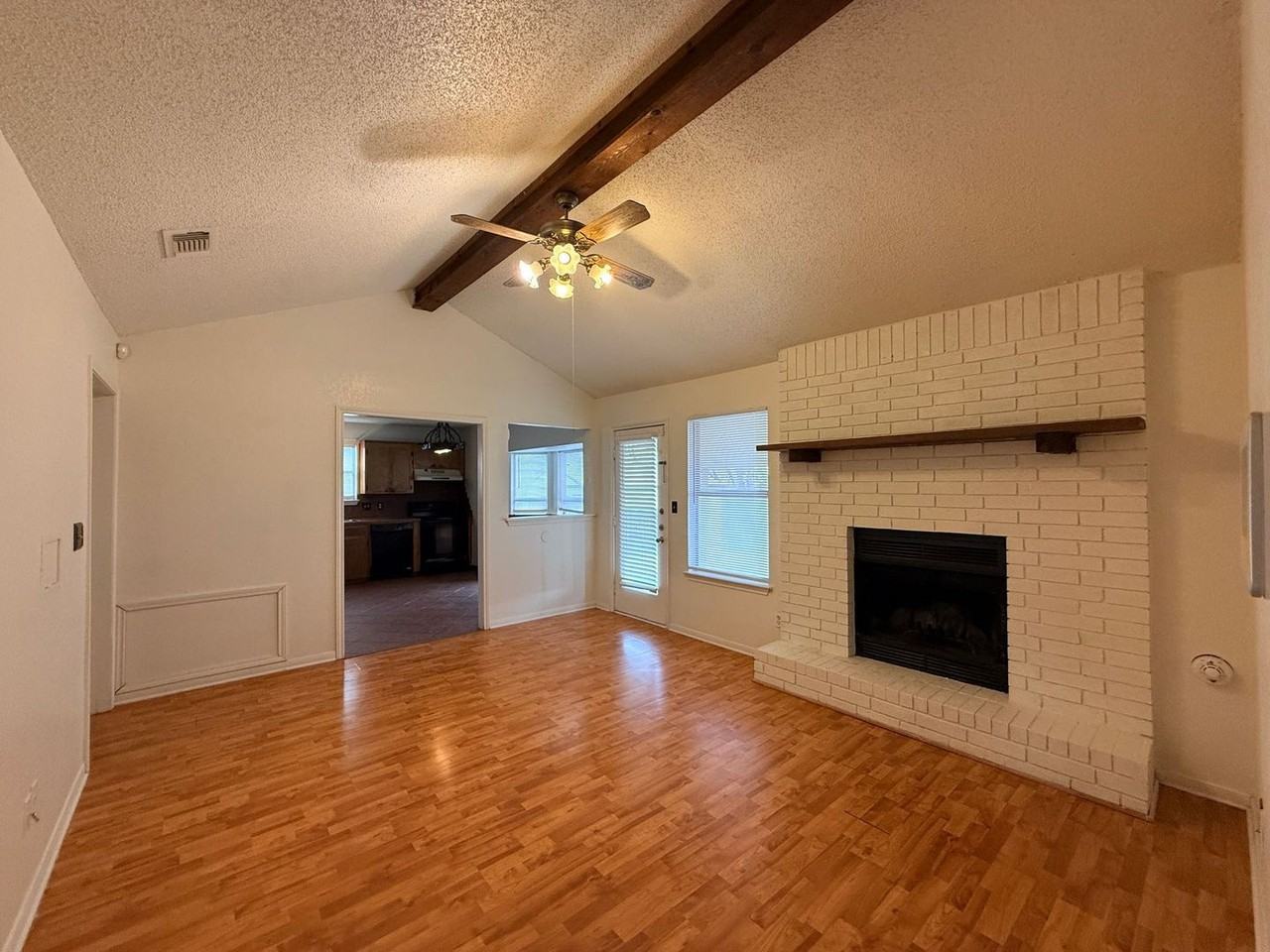 121 Chestnut Dr - Photo 5 of 19