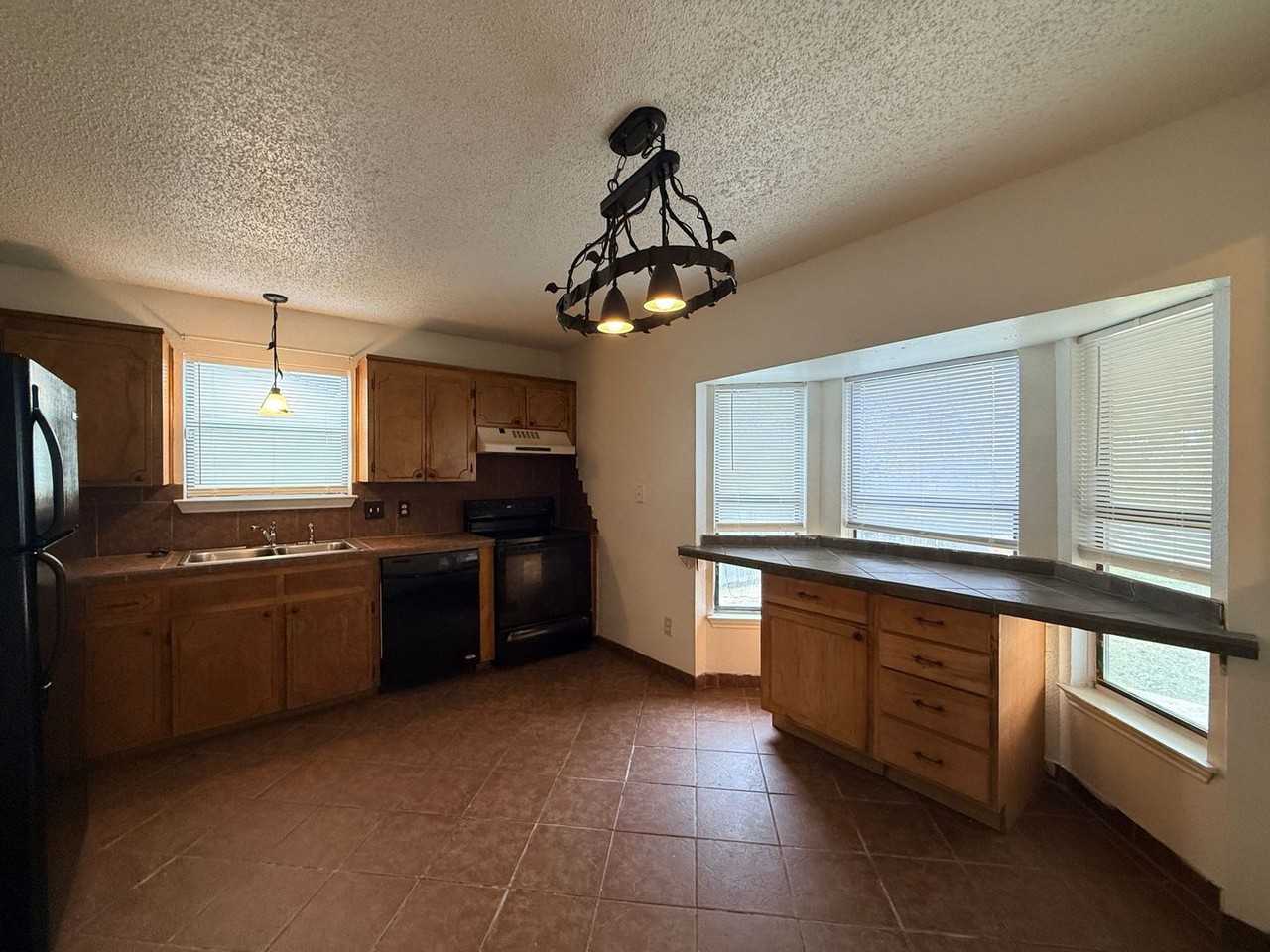 121 Chestnut Dr - Photo 6 of 19