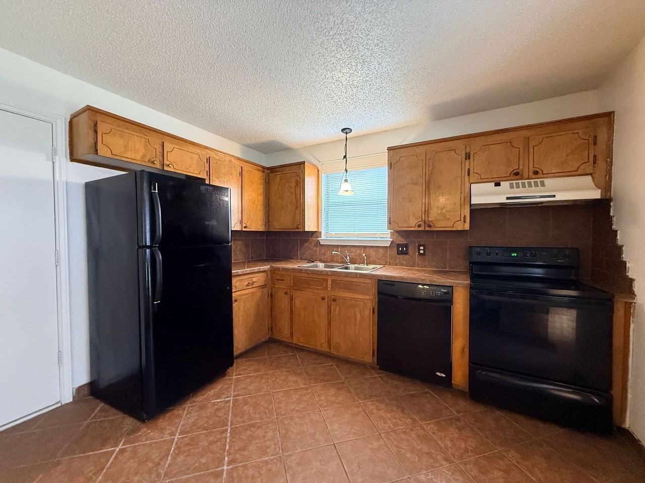 121 Chestnut Dr - Photo 7 of 19