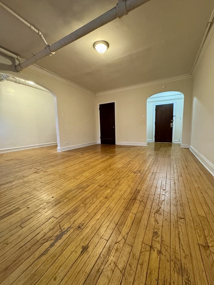 7443-49 N. Claremont - Photo 7 of 13