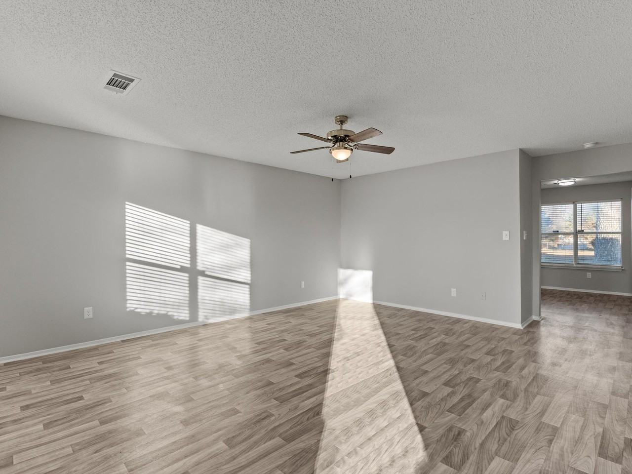 Wilshire Park Apartments - Photo 3 of 20