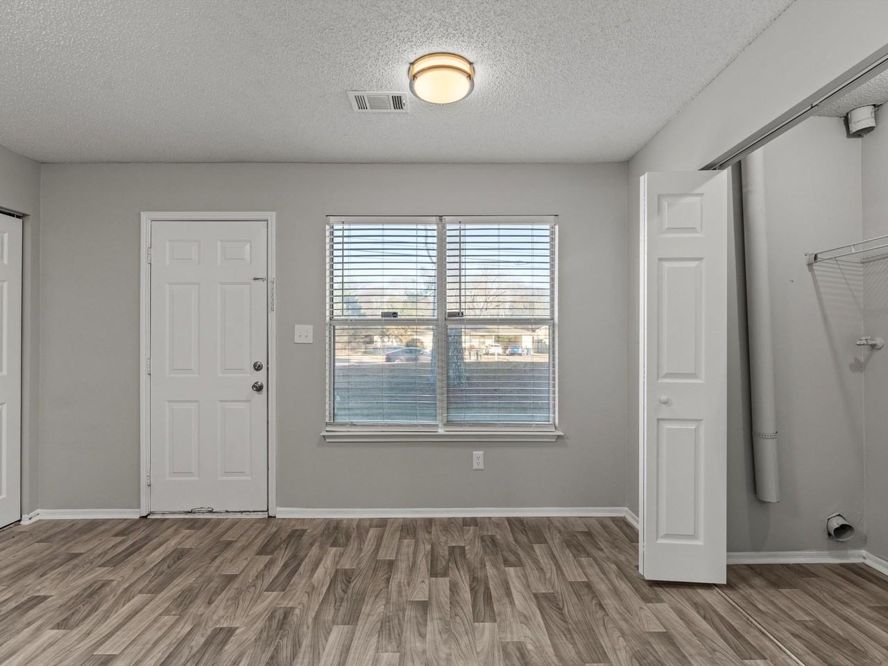 Wilshire Park Apartments - Photo 7 of 20