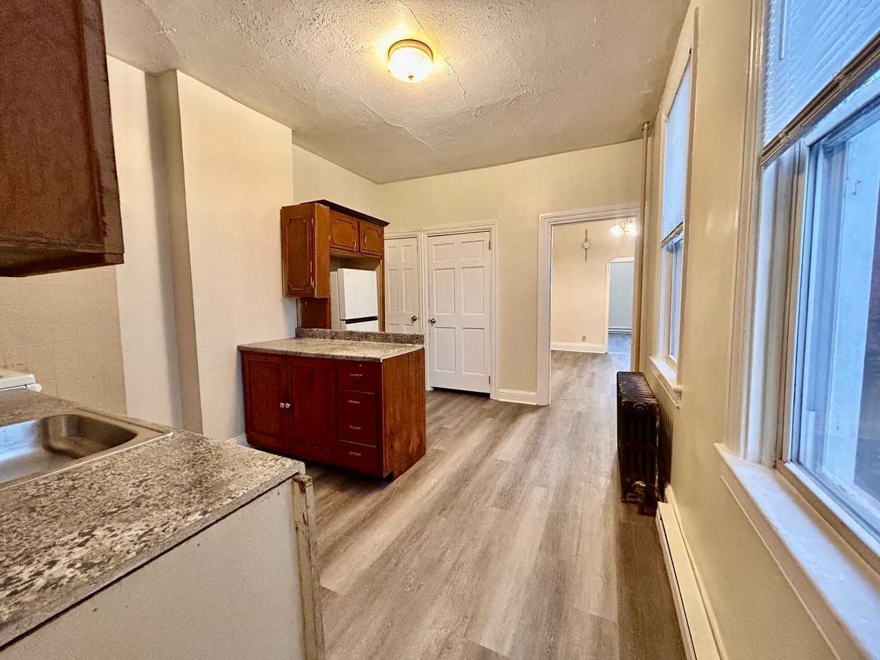 212 E Lemon St - Photo 5 of 18