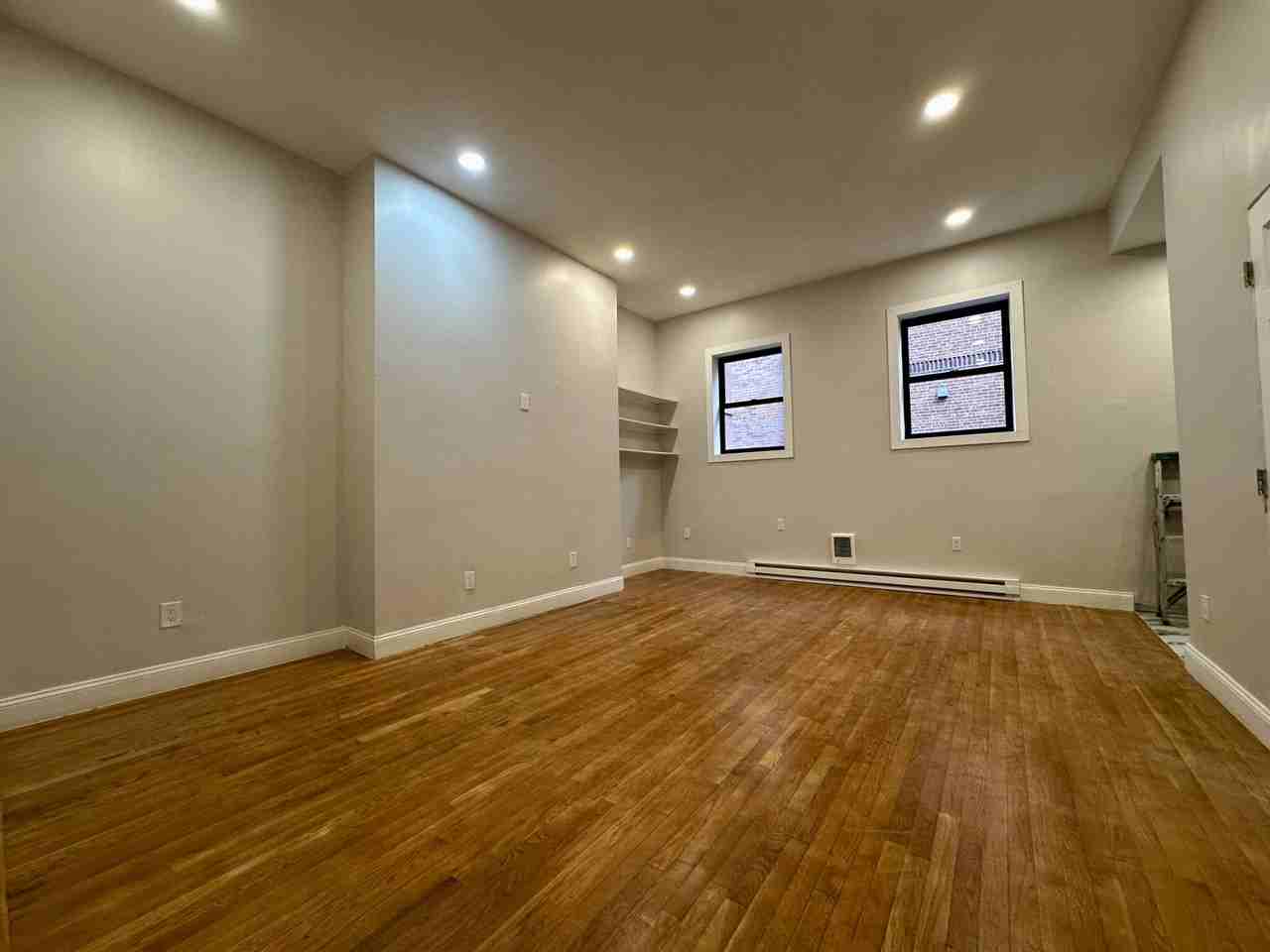 33 Gloucester St #3 - Photo 3 of 11