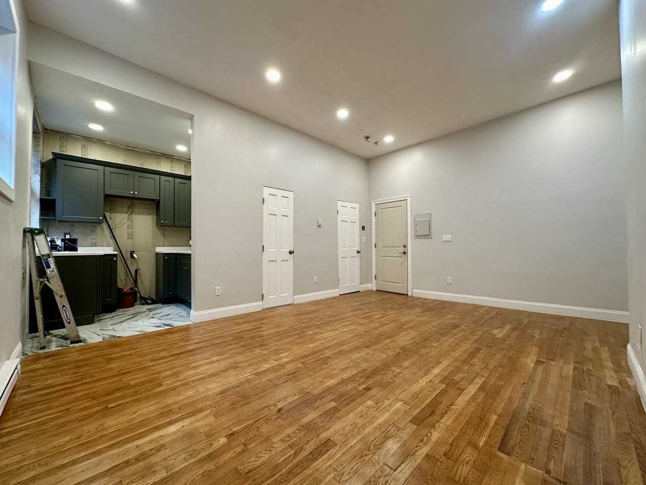 33 Gloucester St #3 - Photo 4 of 11