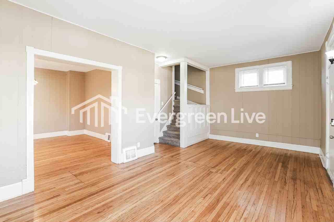 4215 Grant St - Photo 3 of 16