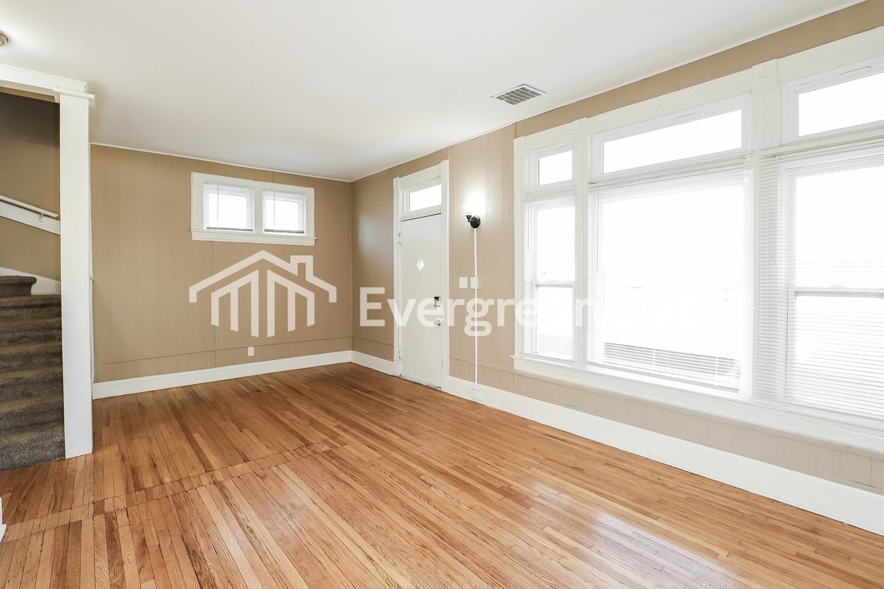 4215 Grant St - Photo 4 of 16