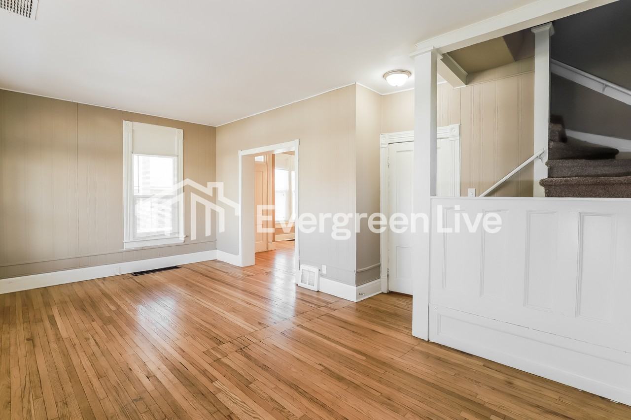 4215 Grant St - Photo 5 of 16