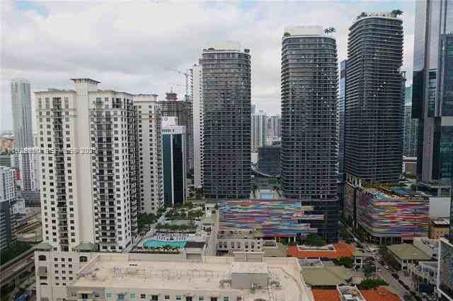 1111 sw ave #3320N - Photo 3 of 19