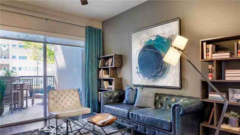 4208 Mckinney Ave - Photo 4 of 18