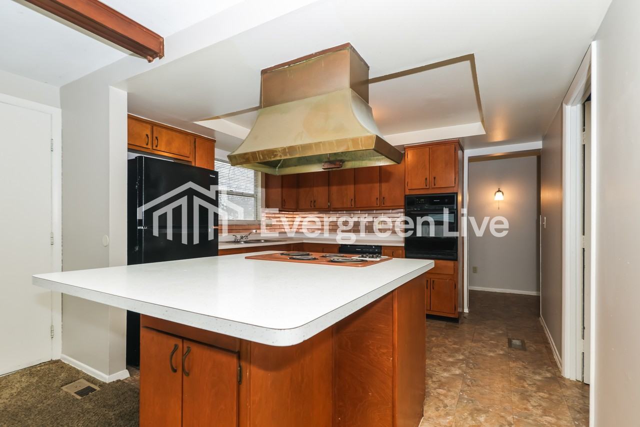 6536 Millhoff Dr - Photo 3 of 15