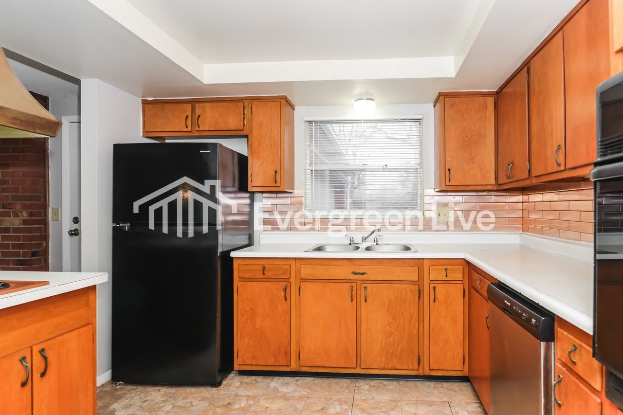 6536 Millhoff Dr - Photo 4 of 15