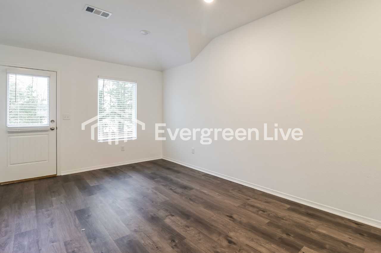 163 Meadow Dr - Photo 3 of 16