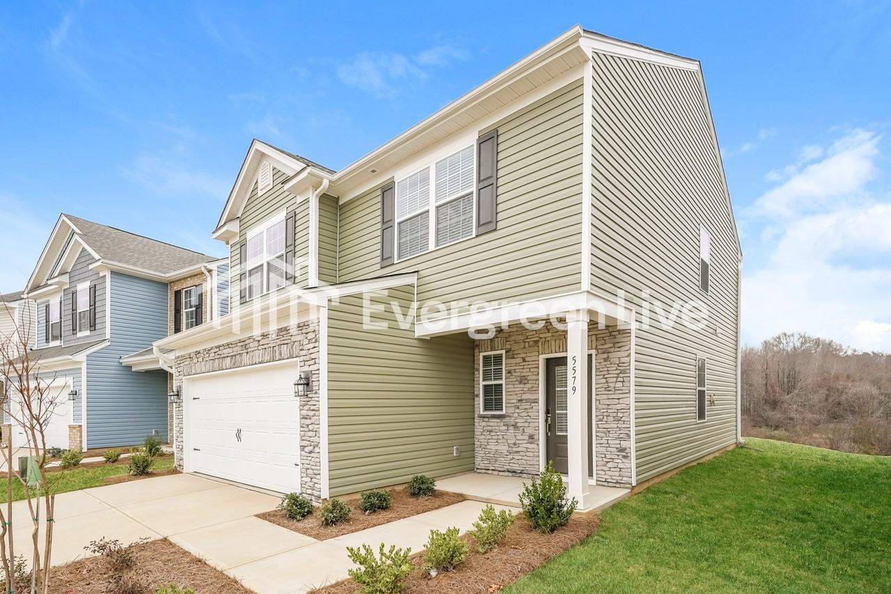 5579 Hydrangea St - Photo 2 of 15