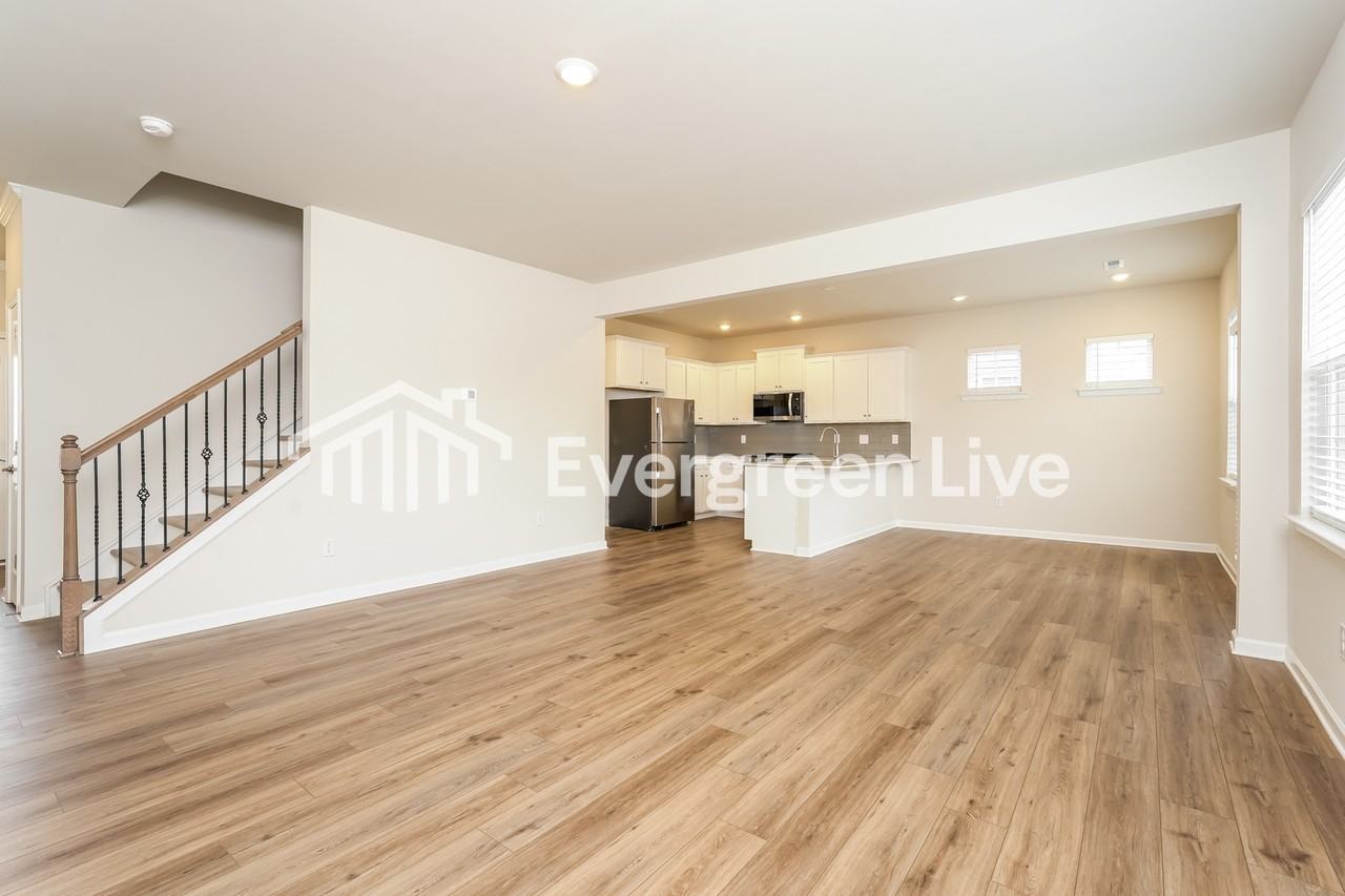 5579 Hydrangea St - Photo 4 of 15