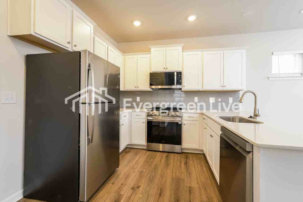 5579 Hydrangea St - Photo 5 of 15