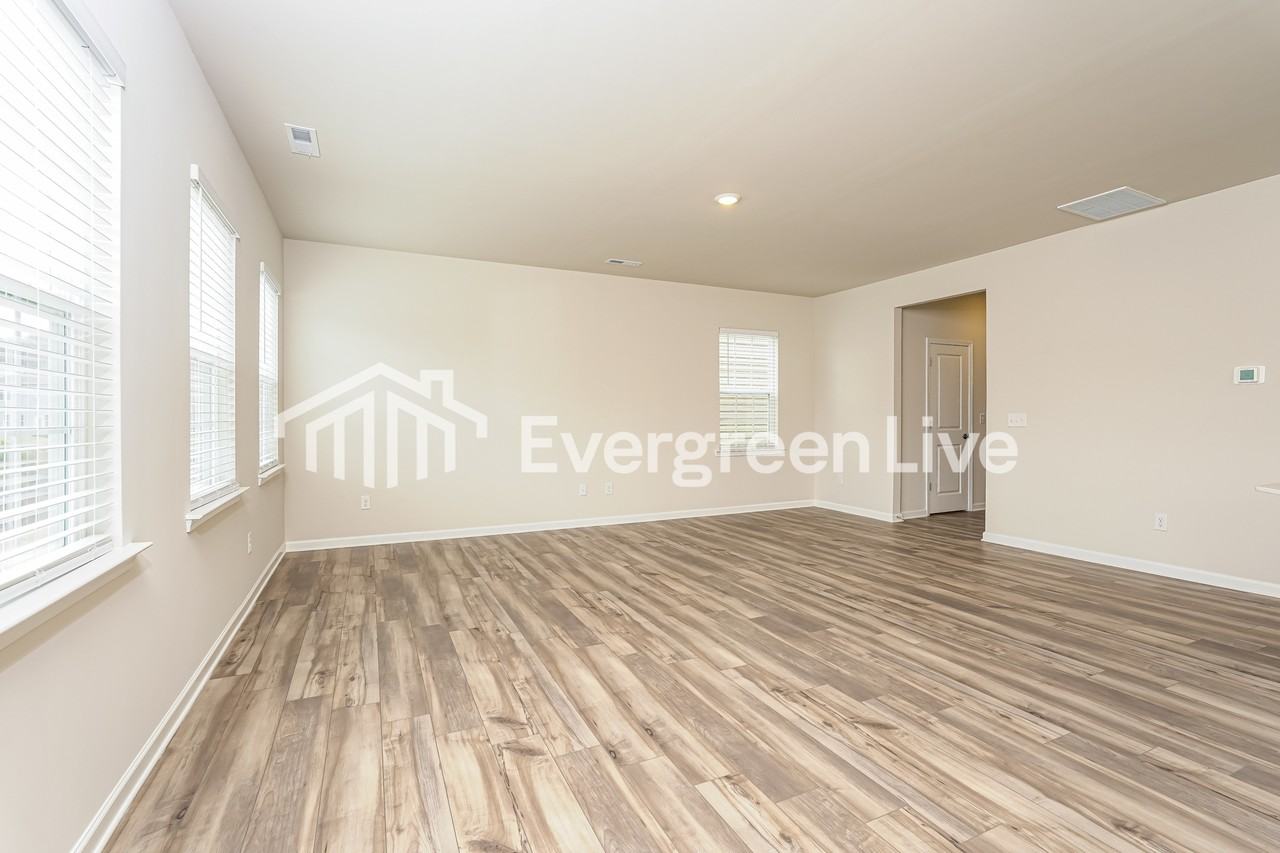 5585 Hydrangea St - Photo 3 of 16