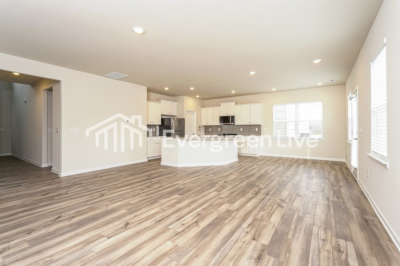 5585 Hydrangea St - Photo 4 of 16