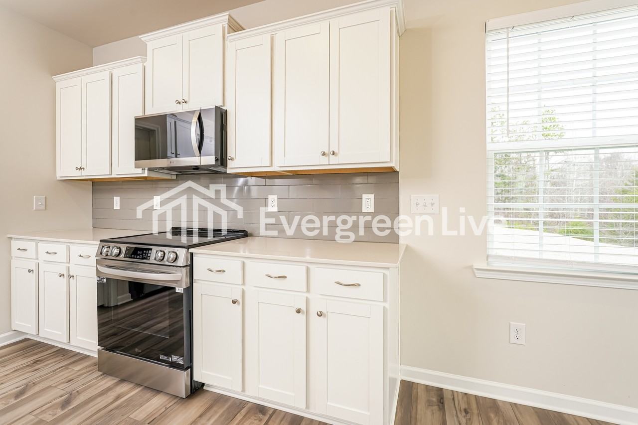 5585 Hydrangea St - Photo 5 of 16