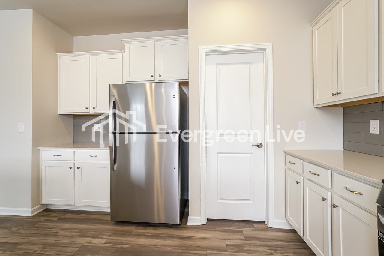 5585 Hydrangea St - Photo 7 of 16