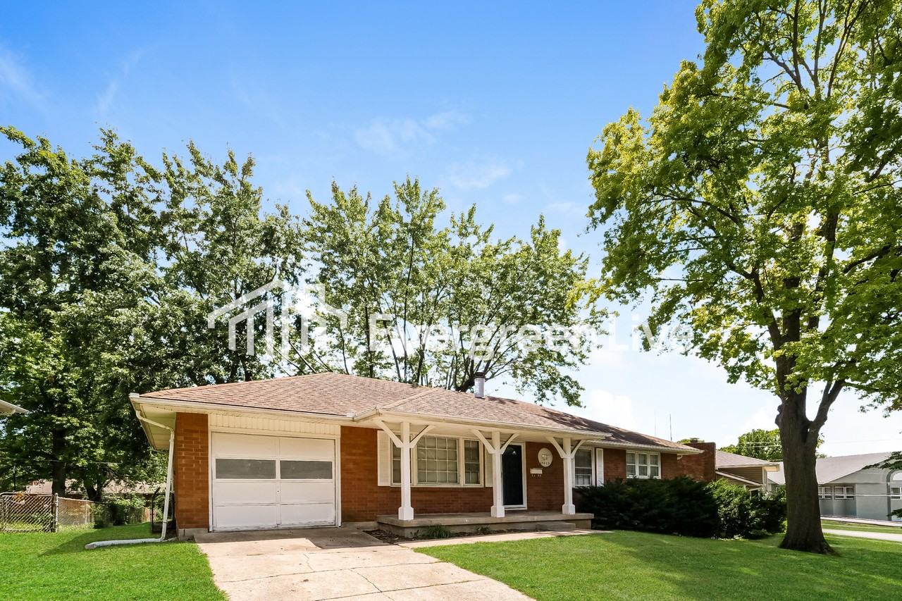 15005 E 43rd St S - Photo 2 of 15