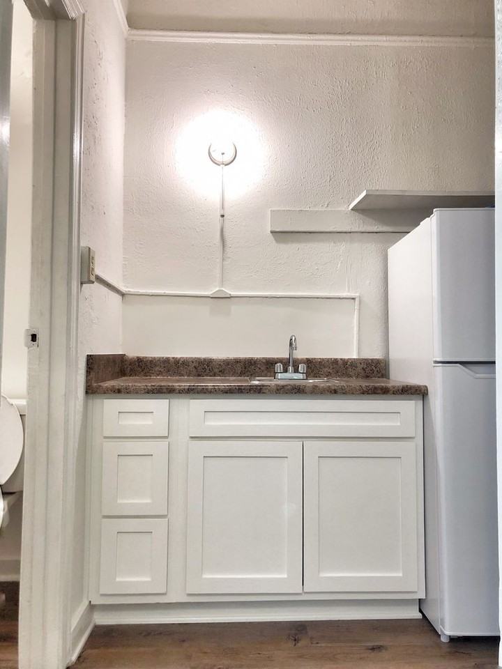 223-1724 N EDGEMONT ST - Photo 5 of 17