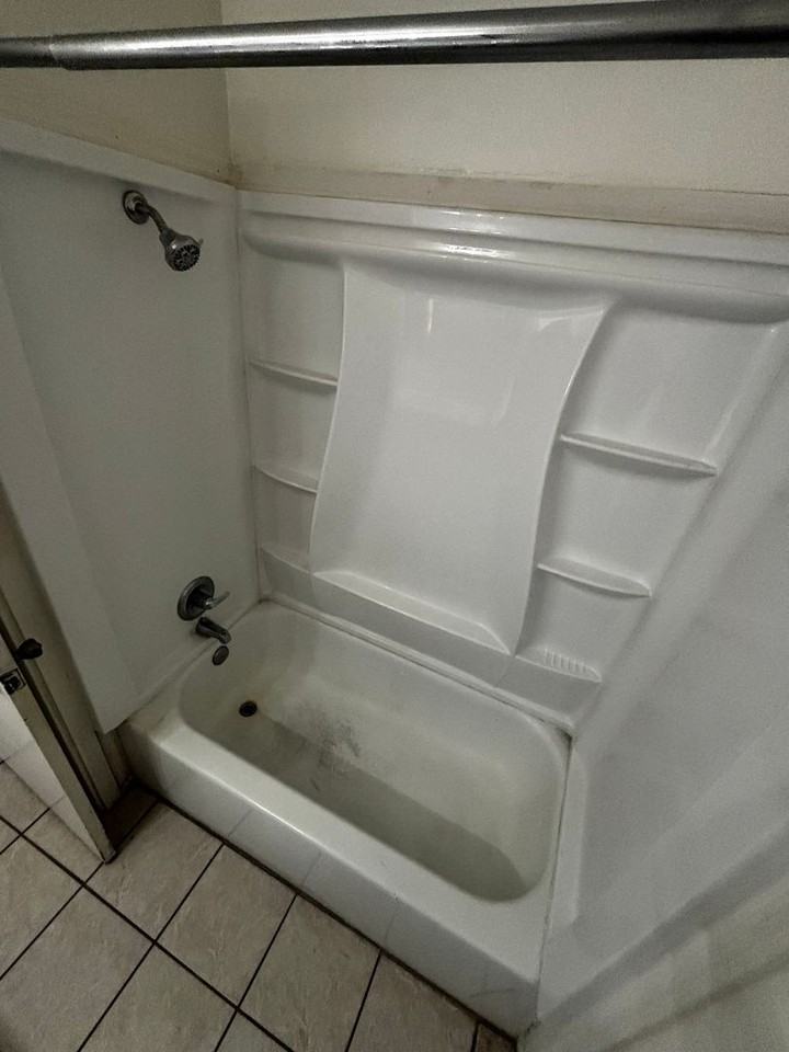 202 N Alvernon Way - Photo 5 of 13