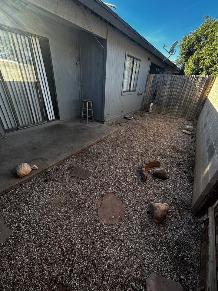 202 N Alvernon Way - Photo 7 of 13