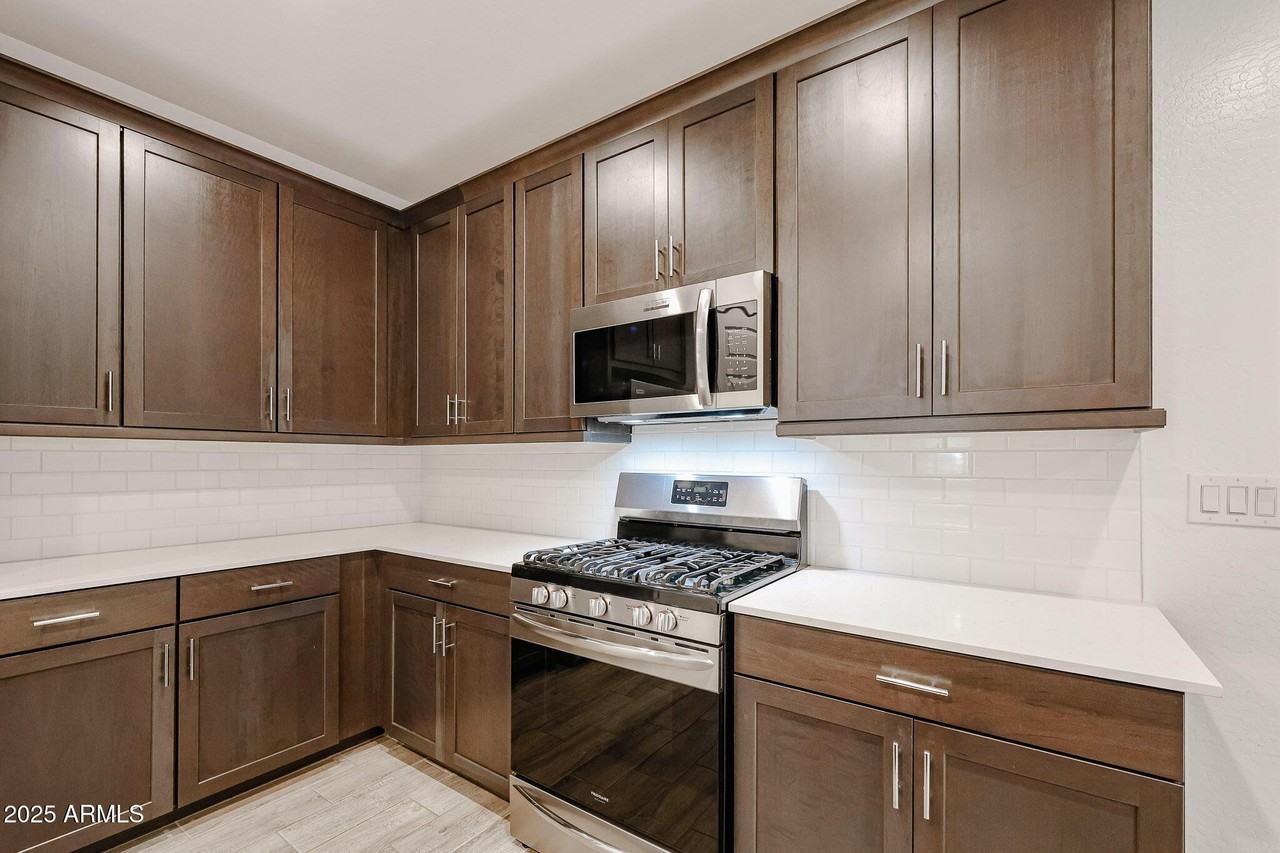 12526 W Morten Ave - Photo 3 of 27