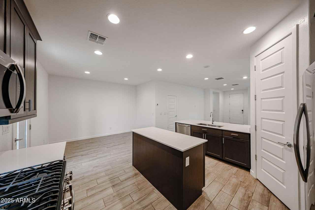 12526 W Morten Ave - Photo 4 of 27