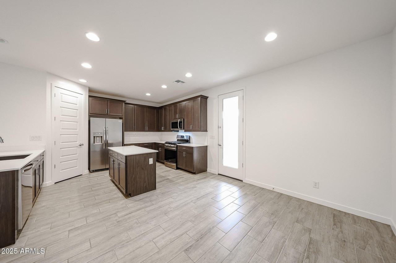 12526 W Morten Ave - Photo 6 of 27