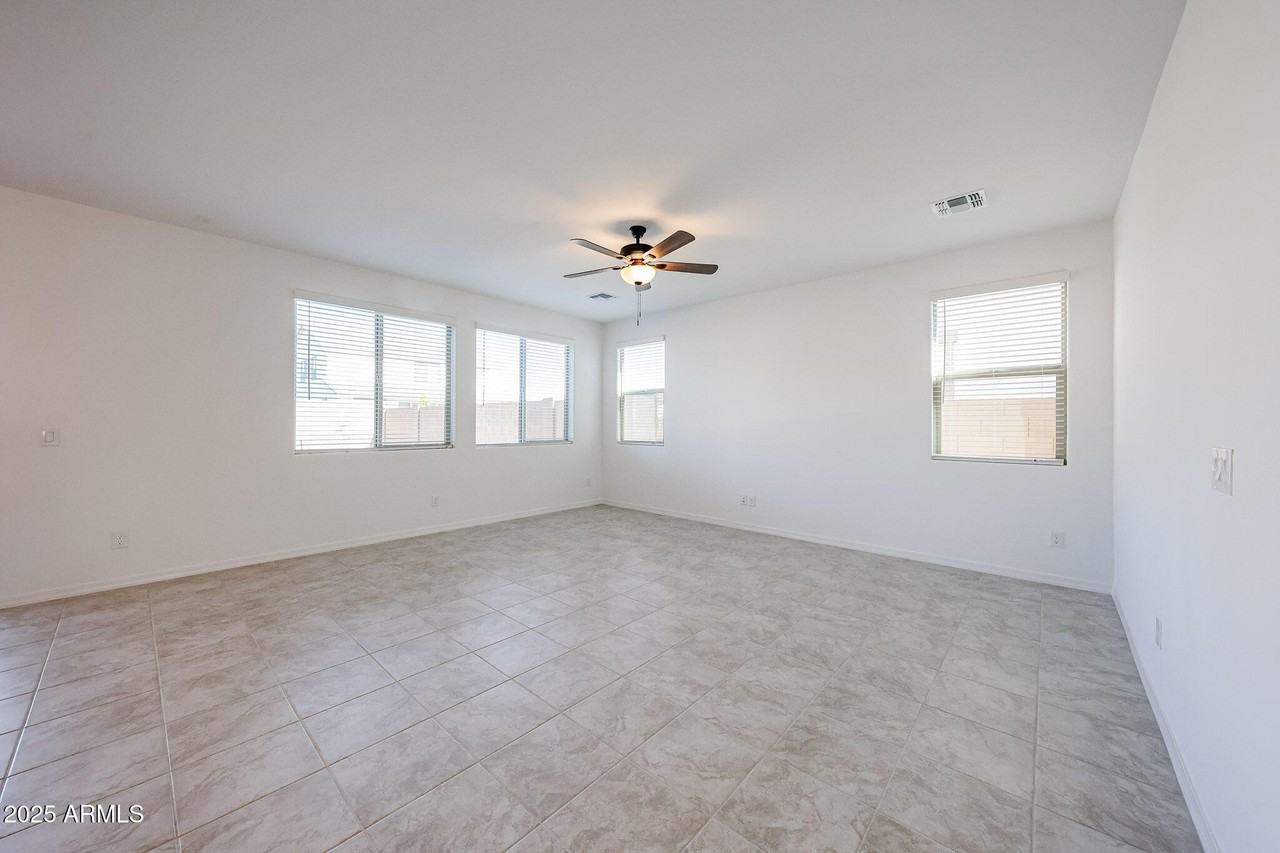 14744 W Cottontail Ln - Photo 6 of 20