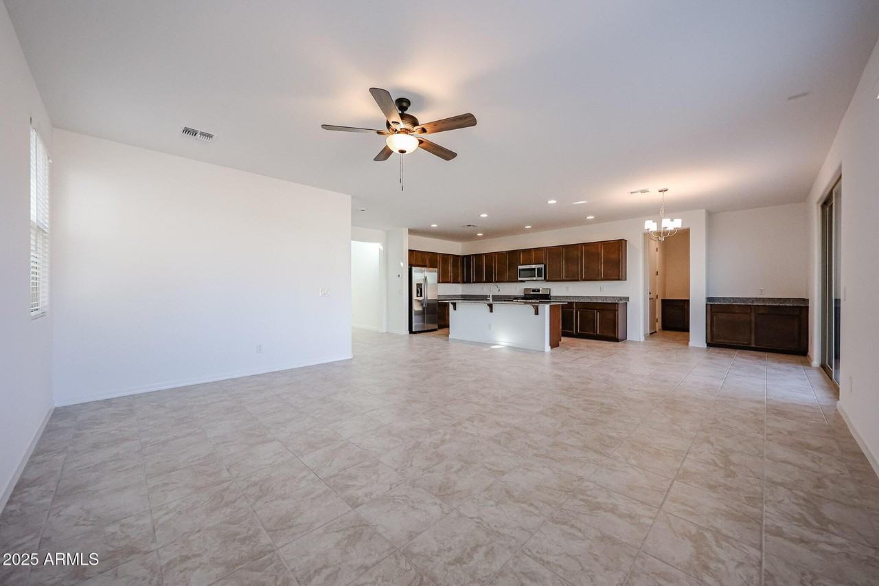 14744 W Cottontail Ln - Photo 7 of 20