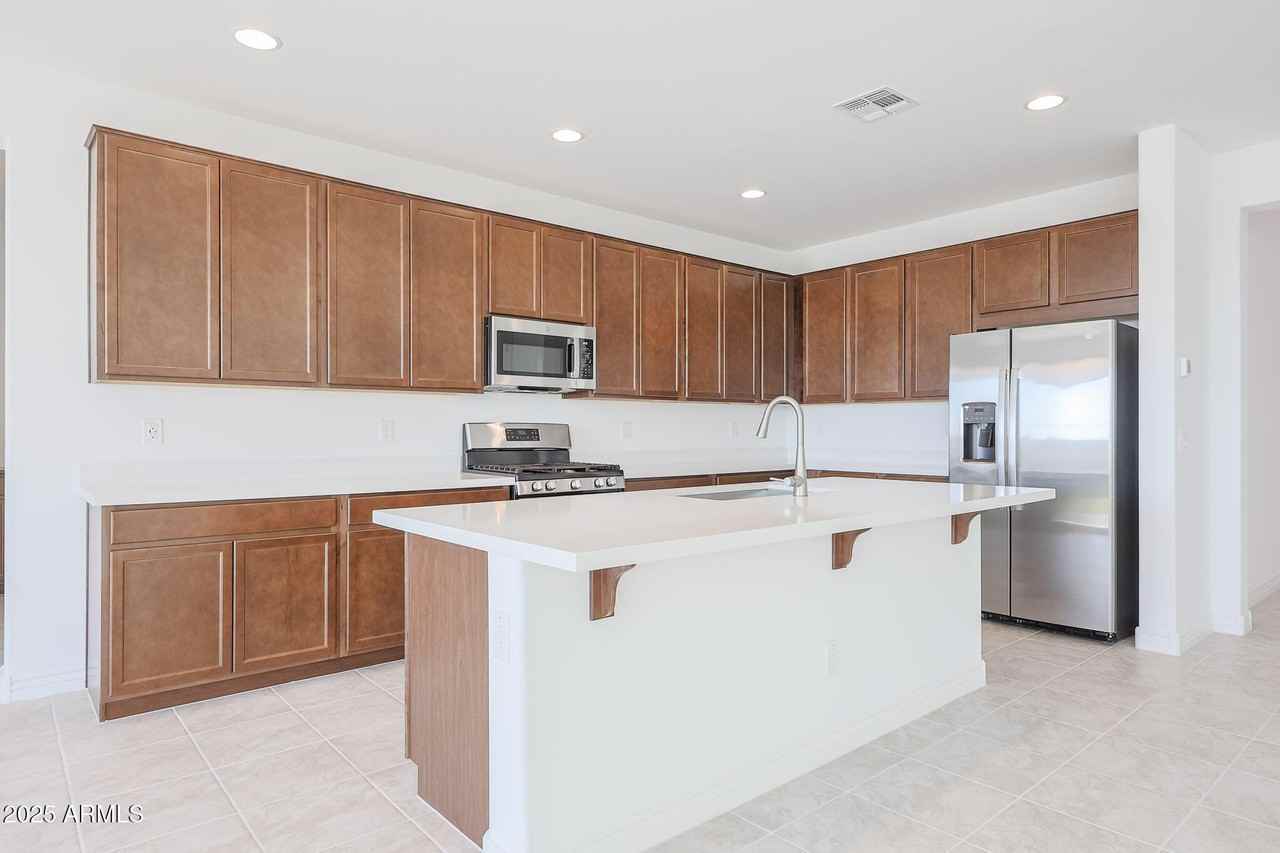 14767 W Cottontail Ln - Photo 3 of 20