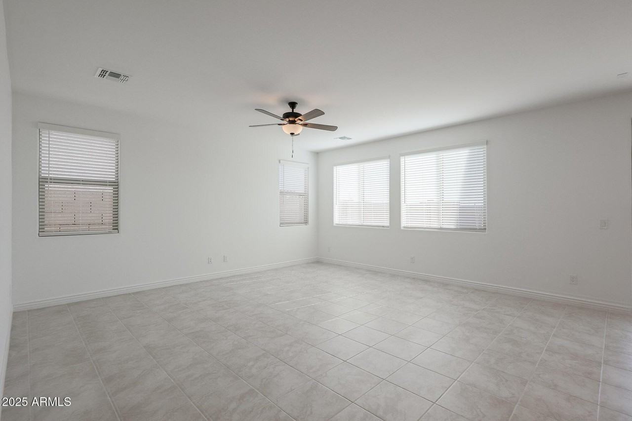 14767 W Cottontail Ln - Photo 6 of 20