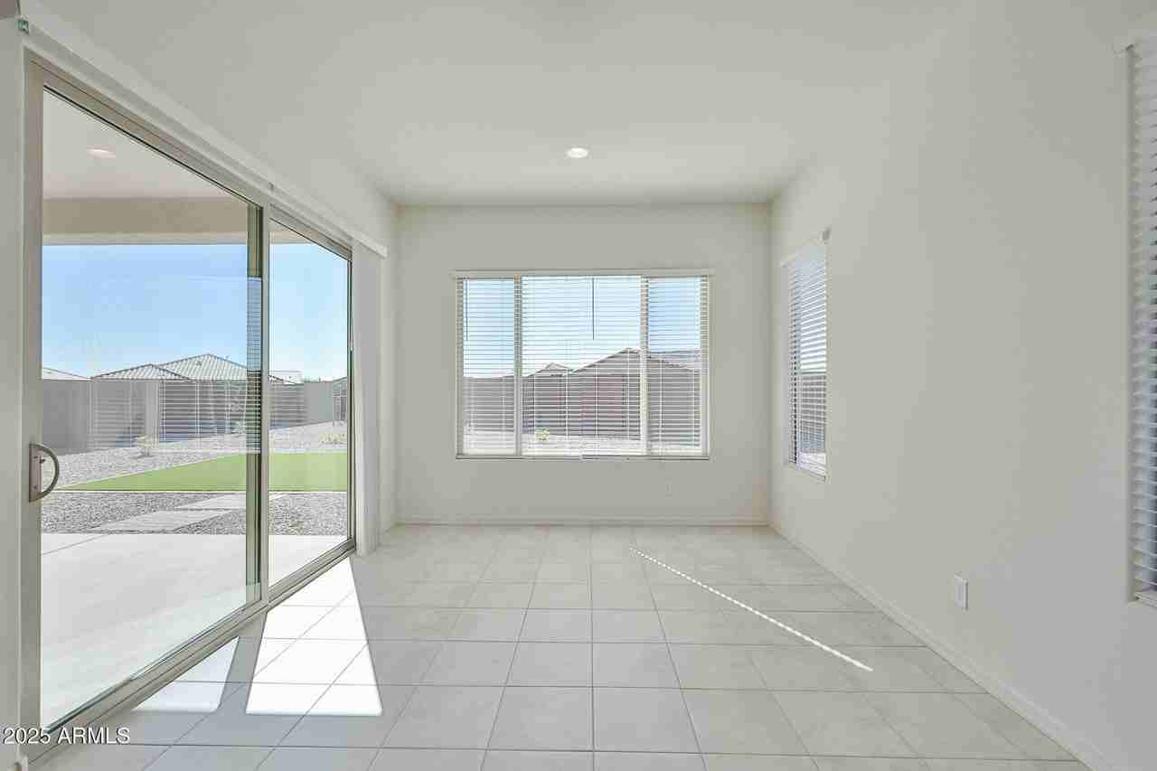 16685 W Questa Dr - Photo 5 of 21