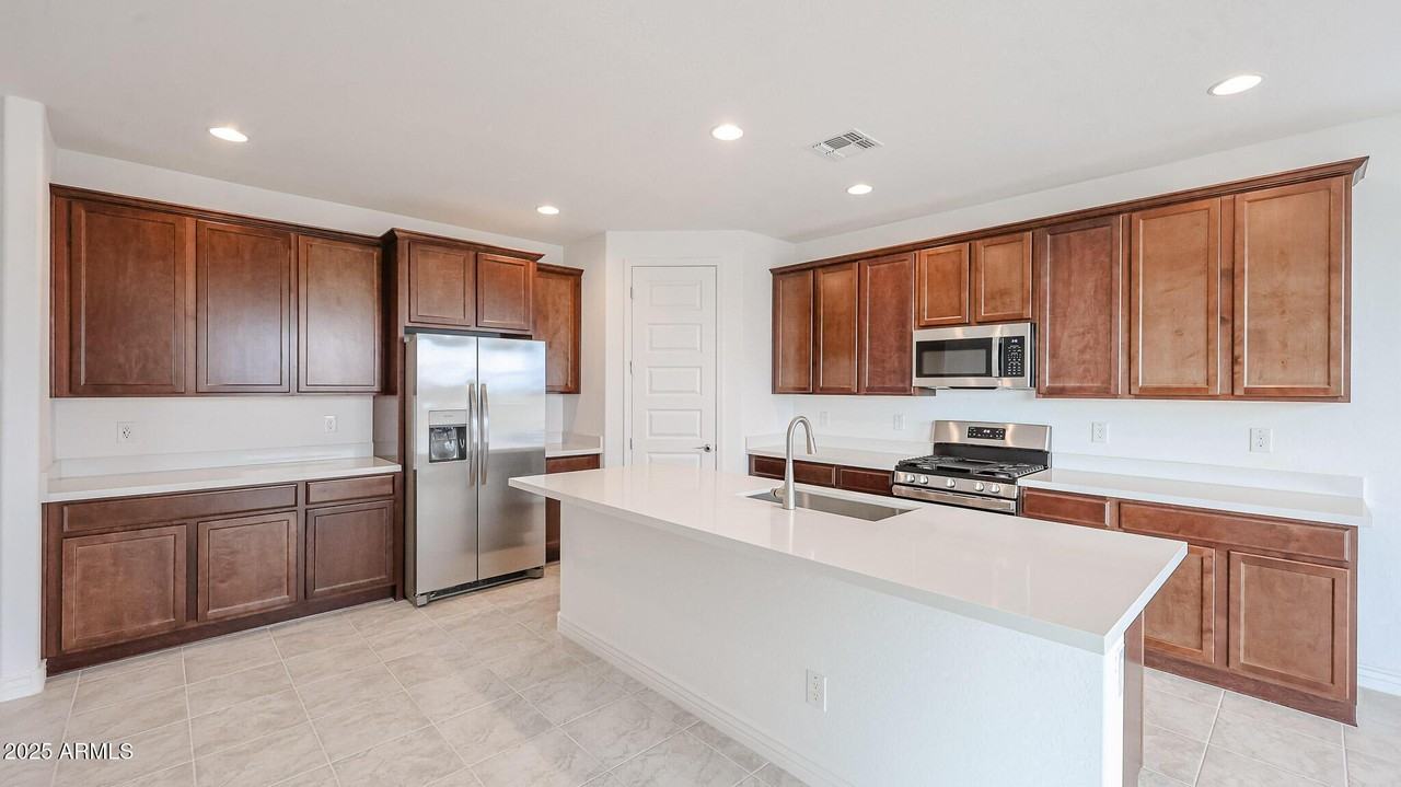 25095 N 171st Ave - Photo 2 of 21