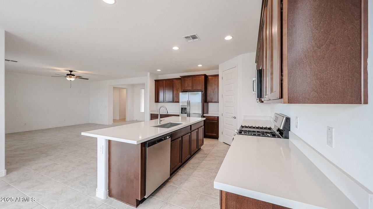 25095 N 171st Ave - Photo 3 of 21