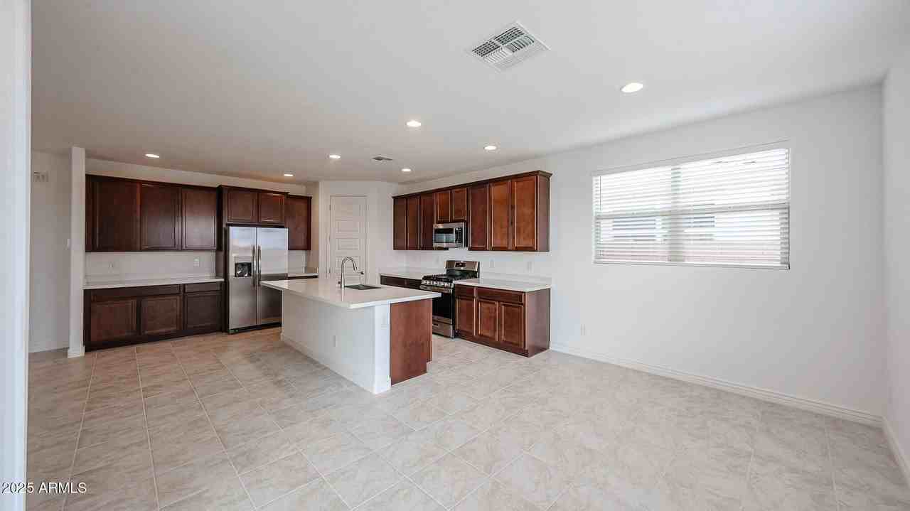 25095 N 171st Ave - Photo 4 of 21