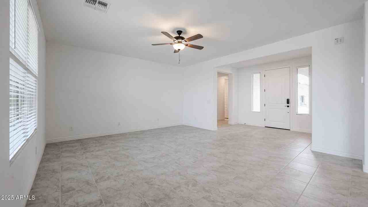 25095 N 171st Ave - Photo 6 of 21