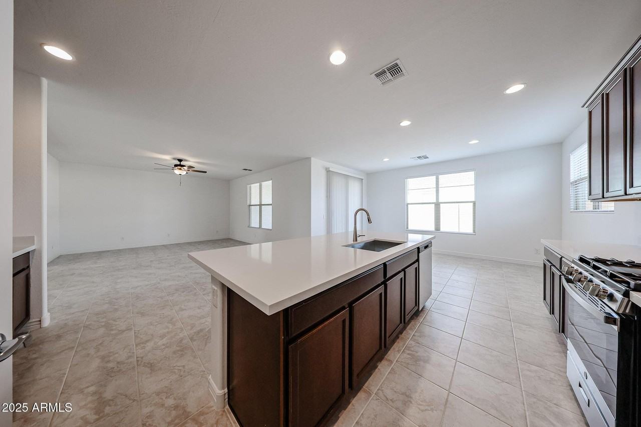 25128 N 171st Ave - Photo 3 of 22