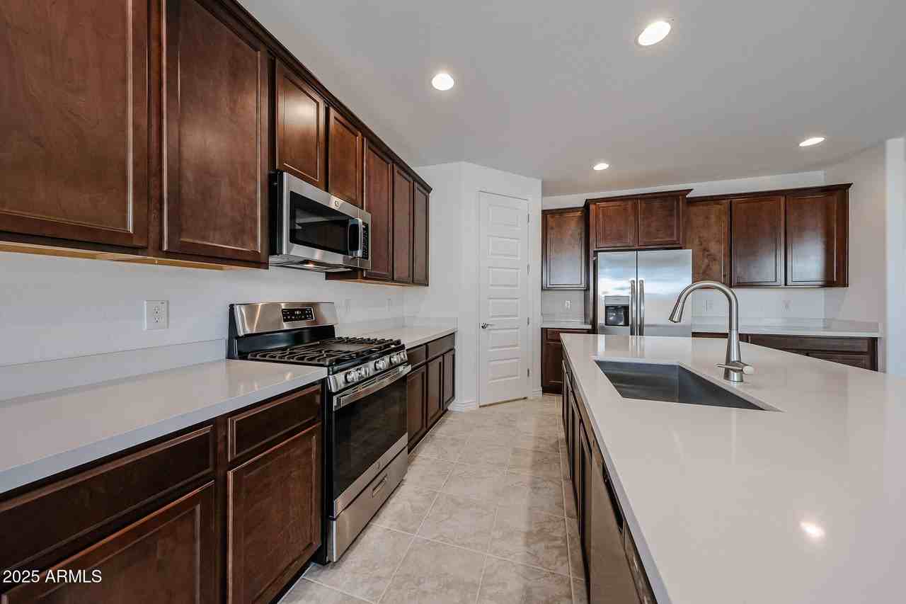 25128 N 171st Ave - Photo 4 of 22