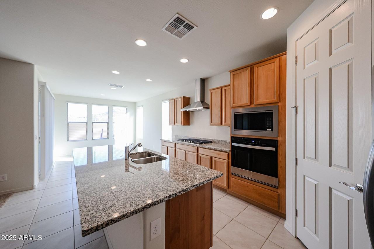 27633 N 71st Ave - Photo 5 of 23