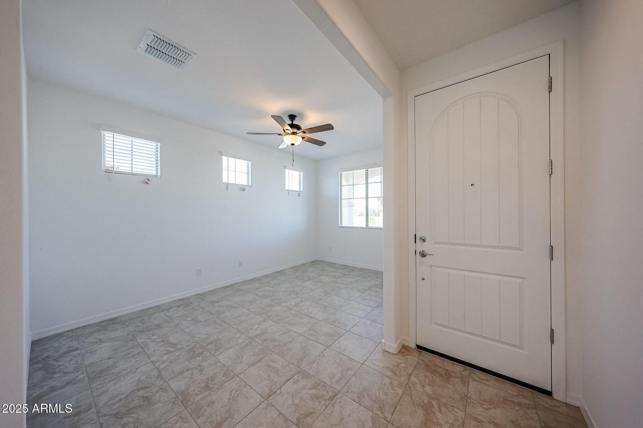 8721 W Windsor Blvd - Photo 3 of 20